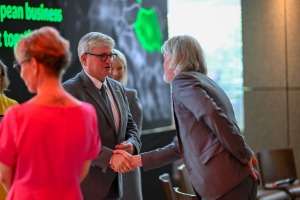 Symfonia Group unifică managementul operaţiunilor din România